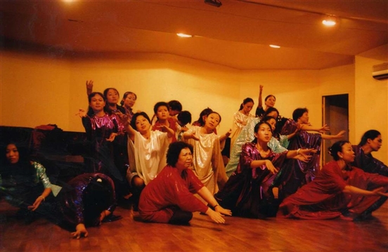 2003-2004年第8届培训班结业式表演《怀念战友》.jpg