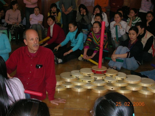 2005年道格。古德金北京上课 Doug Goodkin in Beijing 2005.jpg